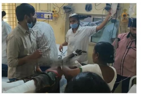 ganekal-man-attacked-with-axe-condition-critical-