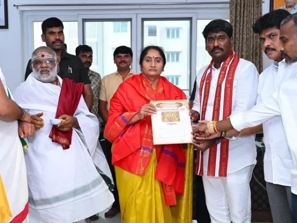 /tirupati-gangamma-jatara-invitation-to-minister-savita-16689164