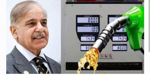 పెట్రోల్ పై లీటర్కు 80 రూపాయలు తగ్గించిన పాకిస్తాన్.