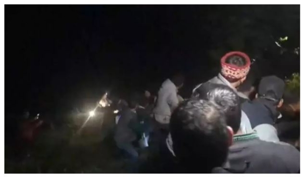 tourist-vehicle-falls-into-valley-four-dead-538066