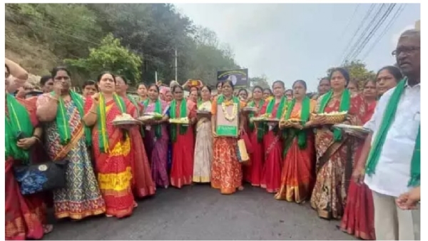rajadhani-womens-visited-vijayawada-durgamma-temple- rajadhani-womens-visited-vijayawada-durgamma-temple-
