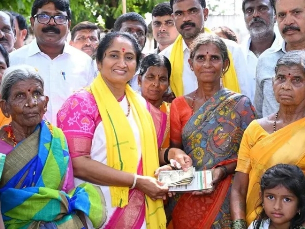 minister-savita-distributed-pensions-in-rachuru-village-16700126