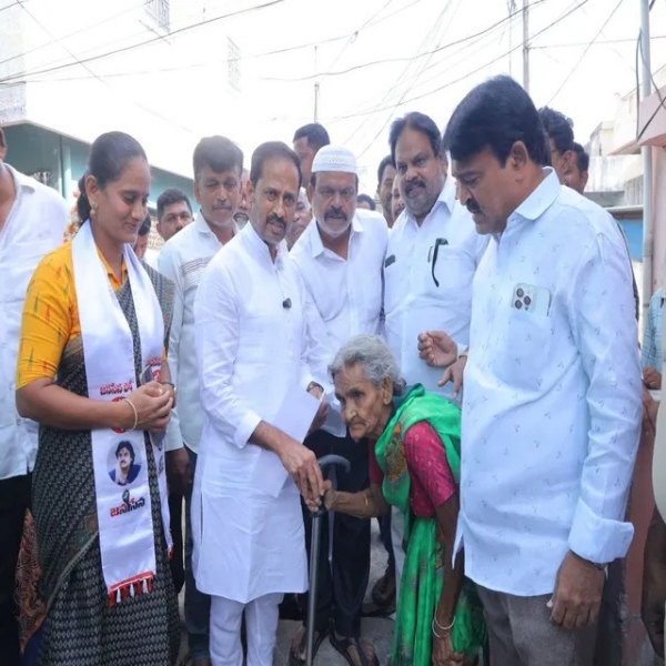 mla-distributes-pension-money-in-kadiri-1