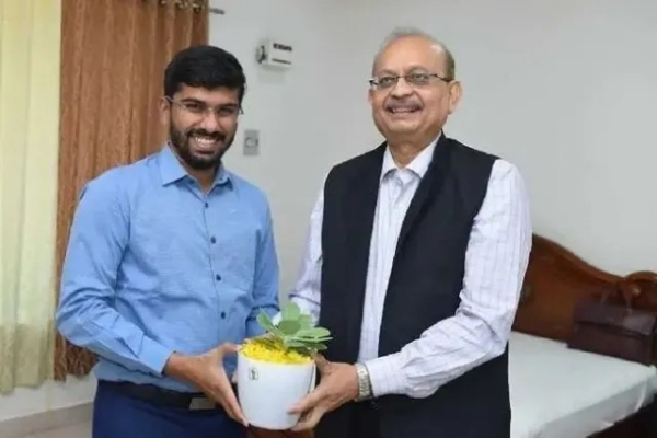 collector-welcomes-the-chairman-of-the-dedicated-commissio