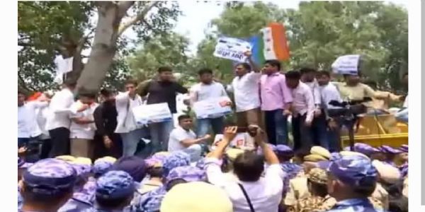 నీట్-యూజీ 2026 పరీక్ష రద్దు.. ఢిల్లీలో ఎన్ఎస్ఈయూఐ భారీ నిరసన