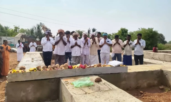 chairman-prabhakar-choudhary-attends-temple-pooja-in-pamidi-