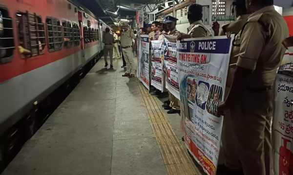 nellore-railway-police-conduct-awareness-drive-on-passenger-safety-150
