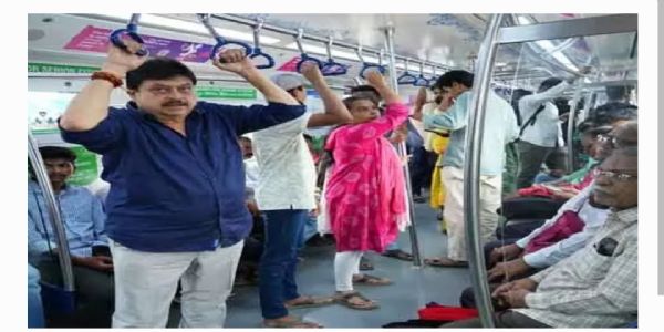 మెట్రోలో ప్రయాణించిన బీజేపీ రాష్ట్ర అధ్యక్షుడు రామచందర్ రావు
