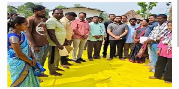 ఆదివాసీల జీవనోపాధి పథకాల అమలుపై కలెక్టర్ క్షేత్ర పరిశీలన..