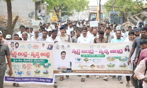 /sanjamala-minister-participates-in-swarna-andhra-swachh-andhra-program