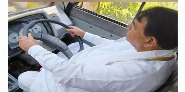 కొండపైకి బస్సు నడిపి భక్తులను దేవస్థానానికి చేర్చిన ఎమ్మెల్యే