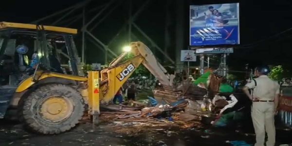 హౌరా స్టేషన్ బయట ఆక్రమణలు తొలగింపు
