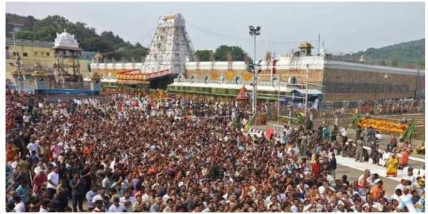 తిరుమలలో భక్తుల రద్దీ.. కంపార్టుమెంట్లలో భక్తుల నిరీక్షణ