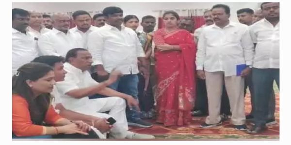 ఎమ్మెల్యేలకు విలువ లేకుండా చేస్తున్నారు.. అధికారుల తీరుపై మల్లారెడ్డి ఫైర్