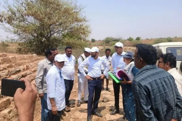 district-collector-inspects-mi-tank-in-beluguppa-1670