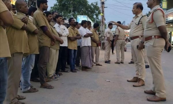 రేణిగుంట బస్టాండ్ వద్ద పోలీసుల స్పెషల్ డ్రైవ్
