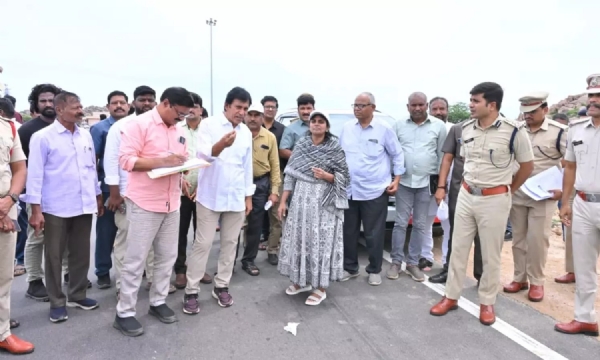 collector-dr-a-siri-and-mla-dr-parthasarathy-inspect-accident-bl collector-dr-a-siri-and-mla-dr-parthasarathy-inspect-accident-bl