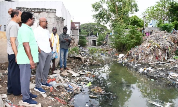 /kurnool-municipal-commissioner-inspects-drain-desiltation-w /kurnool-municipal-commissioner-inspects-drain-desiltation-w