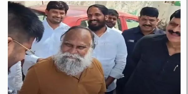 గాంధీ భవన్లో ఆసక్తికర దృశ్యం.. కాంగ్రెస్ యువ ఎమ్మెల్యేకు జగ్గారెడ్డి పొలిటికల్ క్లాస్