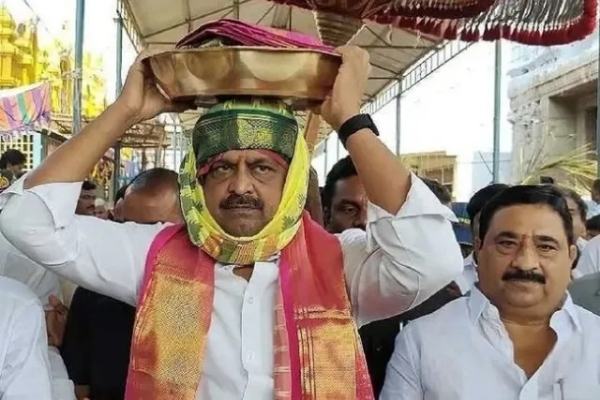 minister-presents-silk-robes-to-sri-lakshmi-narasimha-swamy-