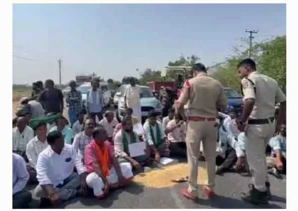 రైతుల ధర్నా