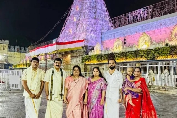 mp-ambika-visits-tirumala-temple-16730903