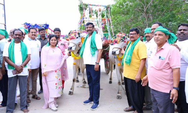 మార్కాపురం మార్కెట్ యార్డులో ఘనంగా థిమాటిక్ యోగా వేడుకలు! మార్కాపురం మార్కెట్ యార్డులో ఘనంగా థిమాటిక్ యోగా వేడుకలు!