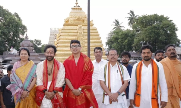 శ్రీశైలం మల్లన్న సేవలో కేంద్ర మంత్రి కిషన్ రెడ్డి దంపతులు! శ్రీశైలం మల్లన్న సేవలో కేంద్ర మంత్రి కిషన్ రెడ్డి దంపతులు!