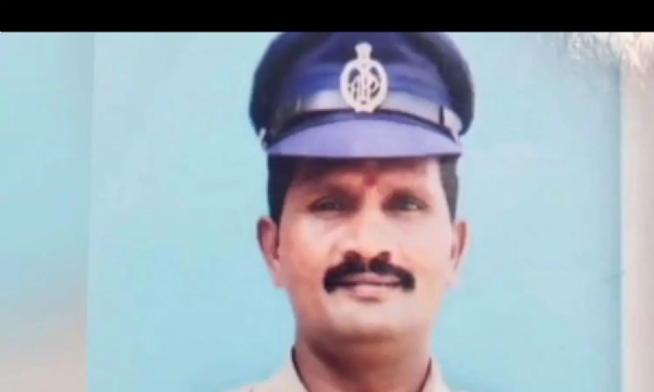 సైబర్ వలపు వల.. కానిస్టేబుల్కే రూ. 24 లక్షల నామం! సైబర్ వలపు వల.. కానిస్టేబుల్కే రూ. 24 లక్షల నామం!