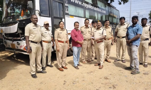 బస్సులపై రవాణాశాఖ అధికారులు ప్రత్యేక తనిఖీలు