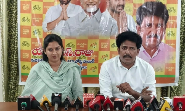 అమర్నాథ్ వ్యాఖ్యలు సిగ్గుచేటు.. వైసీపీ తీరుపై శ్రావణి, రాజు మండిపాటు! అమర్నాథ్ వ్యాఖ్యలు సిగ్గుచేటు.. వైసీపీ తీరుపై శ్రావణి, రాజు మండిపాటు!