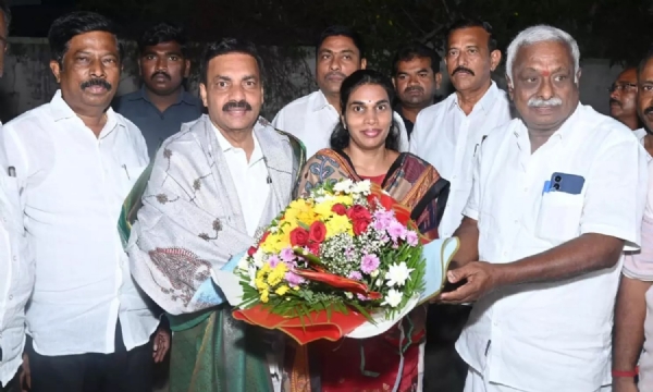 సత్యనారాయణ రెడ్డిని పరామర్శించిన మాజీ మంత్రి కాకాణి గోవర్ధన్ రెడ్డి