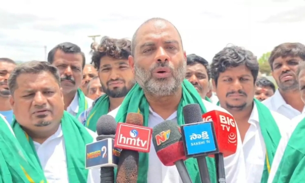 సోలార్ ప్లాంట్కు వ్యతిరేకంగా కదిరిలో వైఎస్సార్సీపీ రాస్తారోకో