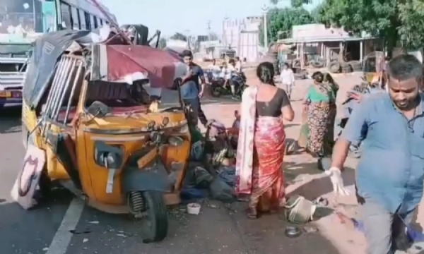 nellore-manubolu-nh-16-road-accident-auto-hits-lorry-labor