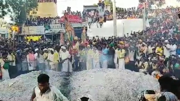 గూగుడు కుళ్లాయిస్వామి కోరిన కోర్కెలు తీర్చే కొంగు బంగారమైన స్వామిగా భక్తులకు దర్శనం ఇస్తారు.