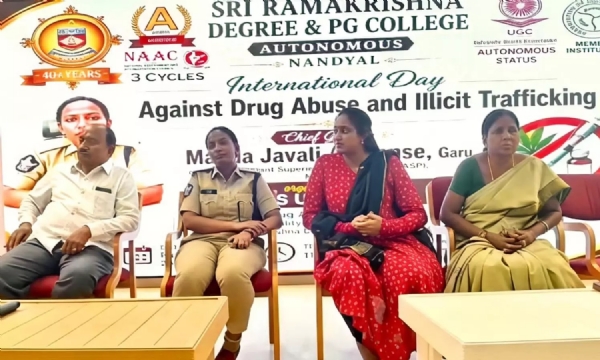 నంద్యాలలో డ్రగ్స్ వ్యతిరేక సదస్సు..విద్యార్థి దశలో సరైన లక్ష్యంతో ముందుకు సాగాలి..