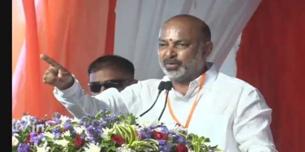 వరంగల్ మేయర్ గెలిచి.. మోదీకి గిప్ట్: బండి సంజయ్