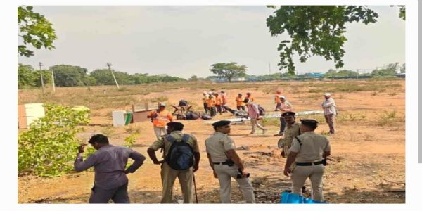 తాండూర్లో భారీ బందోబస్తు మధ్య రైల్వే భూమి స్వాధీనం