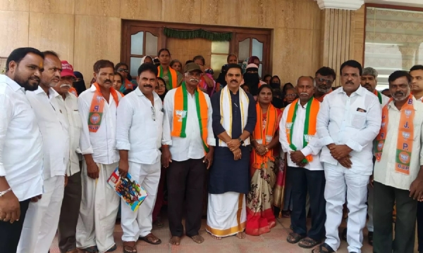విష్ణువర్ధన్ రెడ్డి సమక్షంలో కండువా కప్పుకున్న 300 మంది నేతలు!