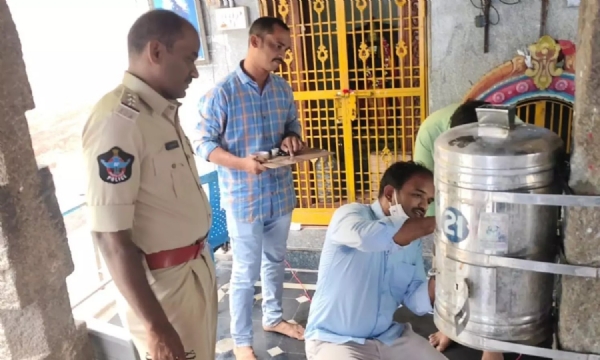 కదిరి శివాలయంలో హుండీ చోరీ! కదిరి శివాలయంలో హుండీ చోరీ!