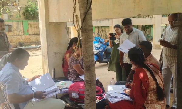 మదనపల్లె 34వ వార్డులో టీడీపీ ఓటరు అవగాహన! మదనపల్లె 34వ వార్డులో టీడీపీ ఓటరు అవగాహన!