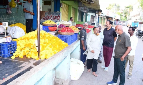 kurnool-municipal-commissioner-challa-obulesu-plastic-ban-drive- kurnool-municipal-commissioner-challa-obulesu-plastic-ban-drive-