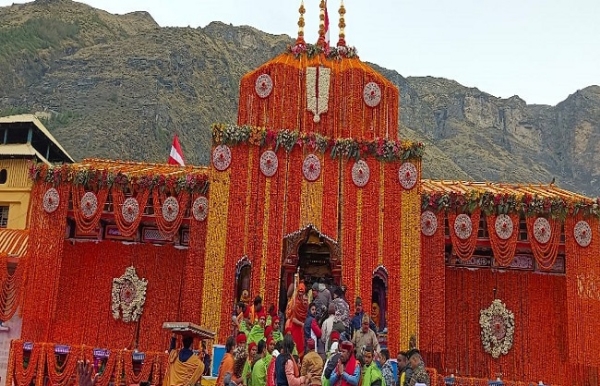 FIR against employee for alleged irregularities in counting gifts at Badrinath temple FIR against employee for alleged irregularities in counting gifts at Badrinath temple