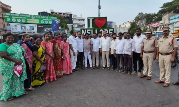 నెల్లూరు నగరాన్ని రోల్ మోడల్గా తీర్చిదిద్దుతాం.. డిప్యూటీ మేయర్ నెల్లూరు నగరాన్ని రోల్ మోడల్గా తీర్చిదిద్దుతాం.. డిప్యూటీ మేయర్