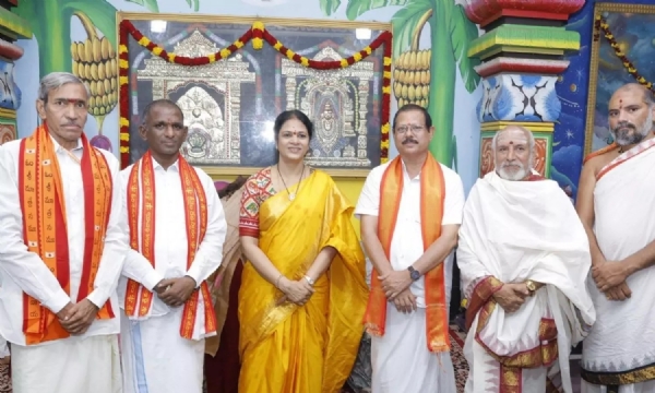 /cm-revanth-wife-geetha-reddy-visits-srisailam-along-with-d /cm-revanth-wife-geetha-reddy-visits-srisailam-along-with-d