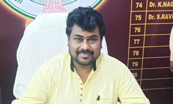 కడప జిల్లా నూతన డీఎంహెచ్ఓగా డాక్టర్ యుగంధర్ బాధ్యతల స్వీకరణ! కడప జిల్లా నూతన డీఎంహెచ్ఓగా డాక్టర్ యుగంధర్ బాధ్యతల స్వీకరణ!