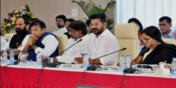 ప్రభుత్వ టీచర్లు, సిబ్బందికి కేబినెట్ తీపికబురు.. ఇక విద్యార్థులతో పాటే ఉచిత భోజనం