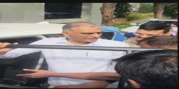 తెలంగాణ భవన్ వద్ద హైడ్రామా.. హరీశ్ రావు అరెస్ట్