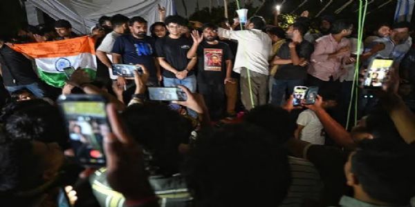 ఢిల్లీలో తీవ్ర ఉద్రిక్తత: సీజేపీ పార్లమెంట్ మార్చ్లో హింస.. గుర్తుతెలియని వ్యక్తులపై ఢిల్లీ పోలీస్ ఎఫ్ఐఆర్ నమోదు