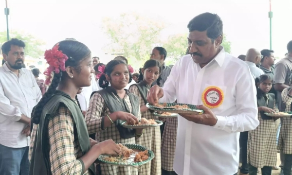 బనగానపల్లెలో తల్లిదండ్రుల ఆత్మీయ సమావేశం మంత్రి బీసీ